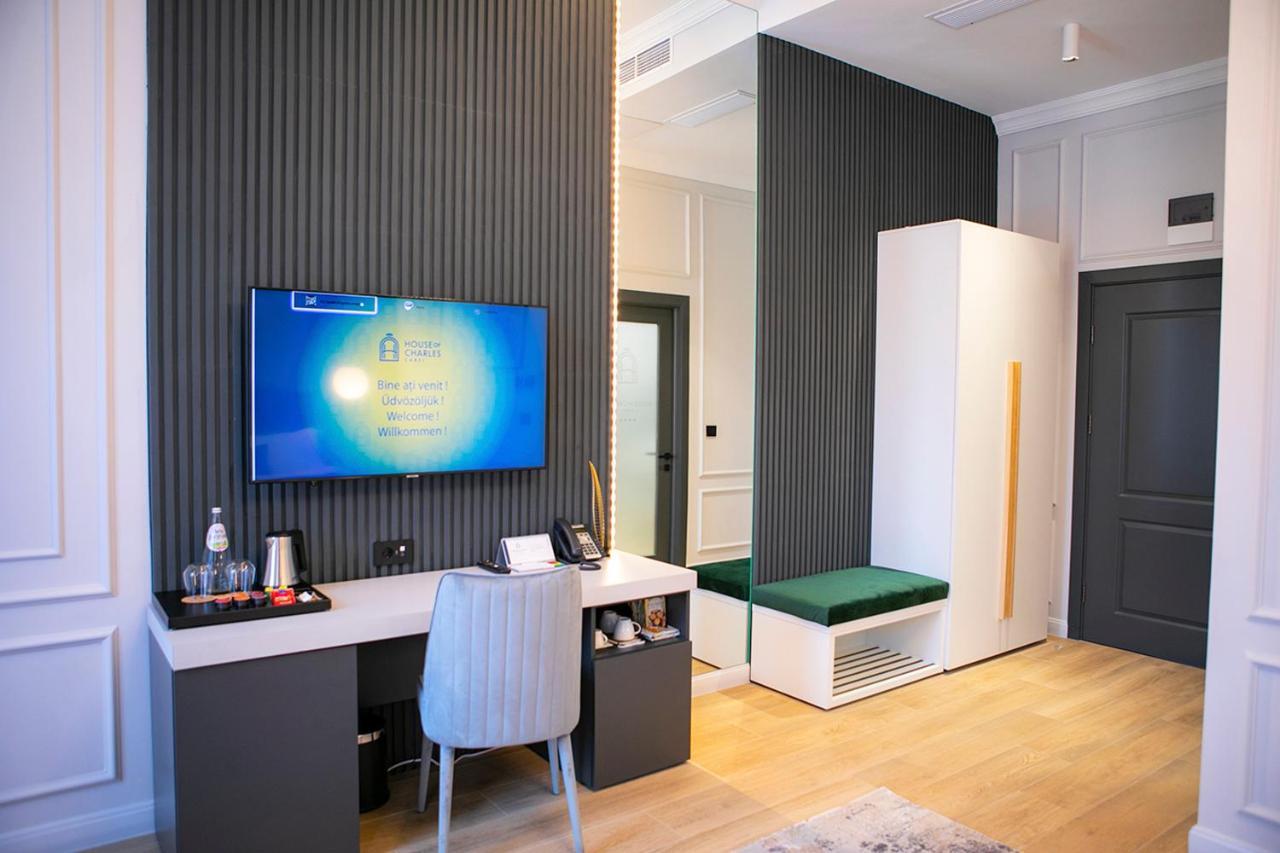 House Of Charles Hotell Carei Exteriör bild