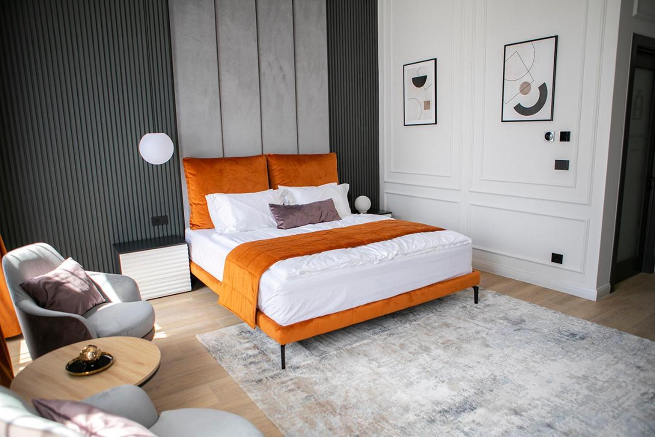 House Of Charles Hotell Carei Exteriör bild