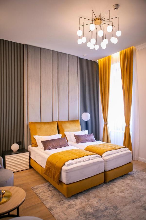 House Of Charles Hotell Carei Exteriör bild