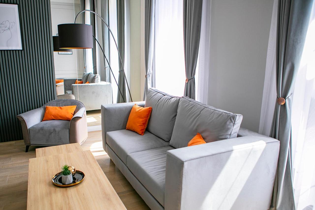 House Of Charles Hotell Carei Exteriör bild