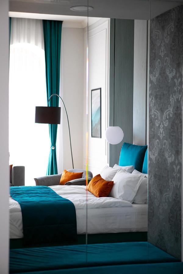 House Of Charles Hotell Carei Exteriör bild