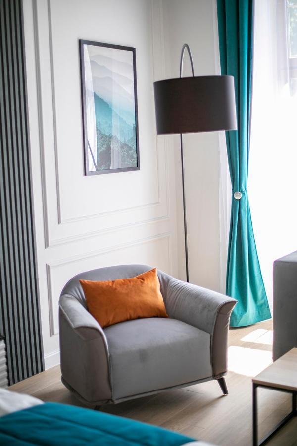 House Of Charles Hotell Carei Exteriör bild