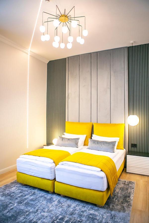 House Of Charles Hotell Carei Exteriör bild