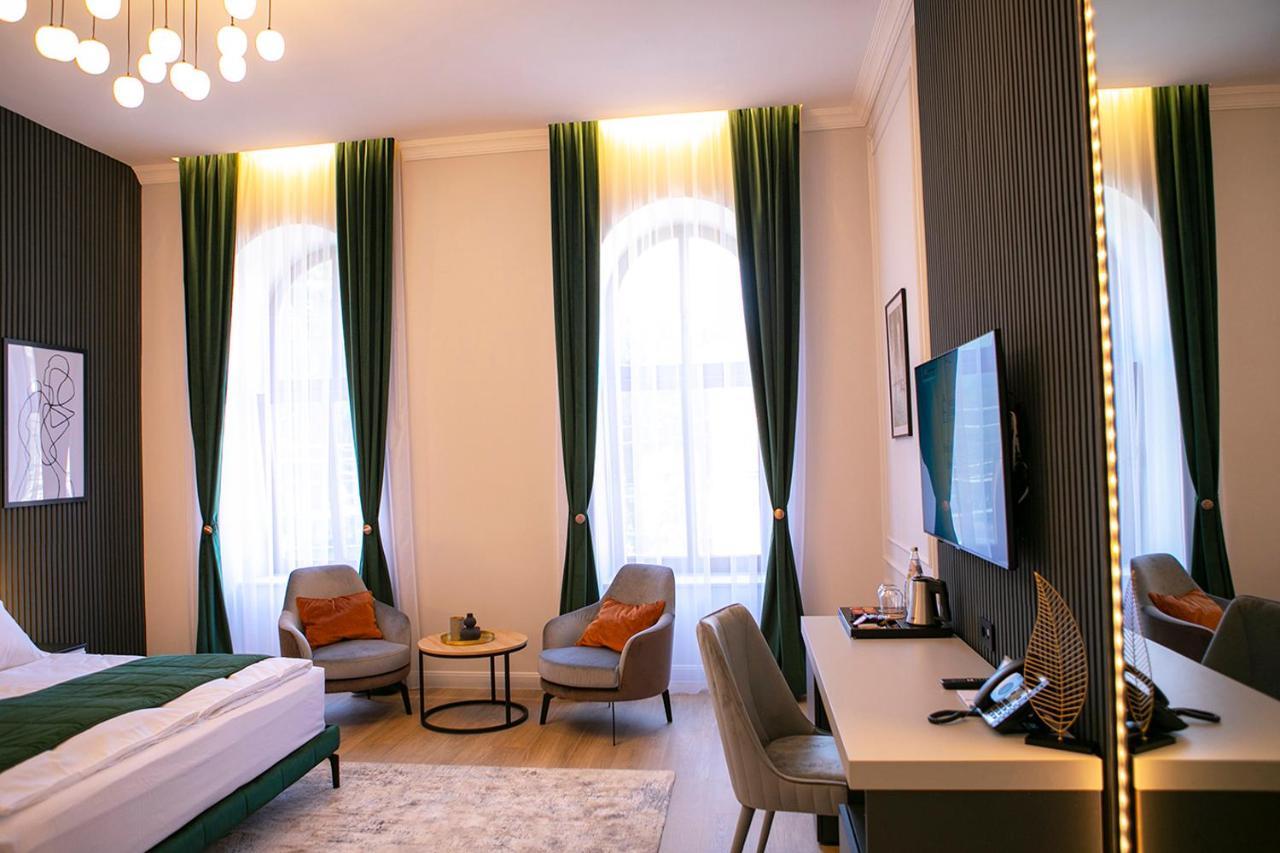 House Of Charles Hotell Carei Exteriör bild