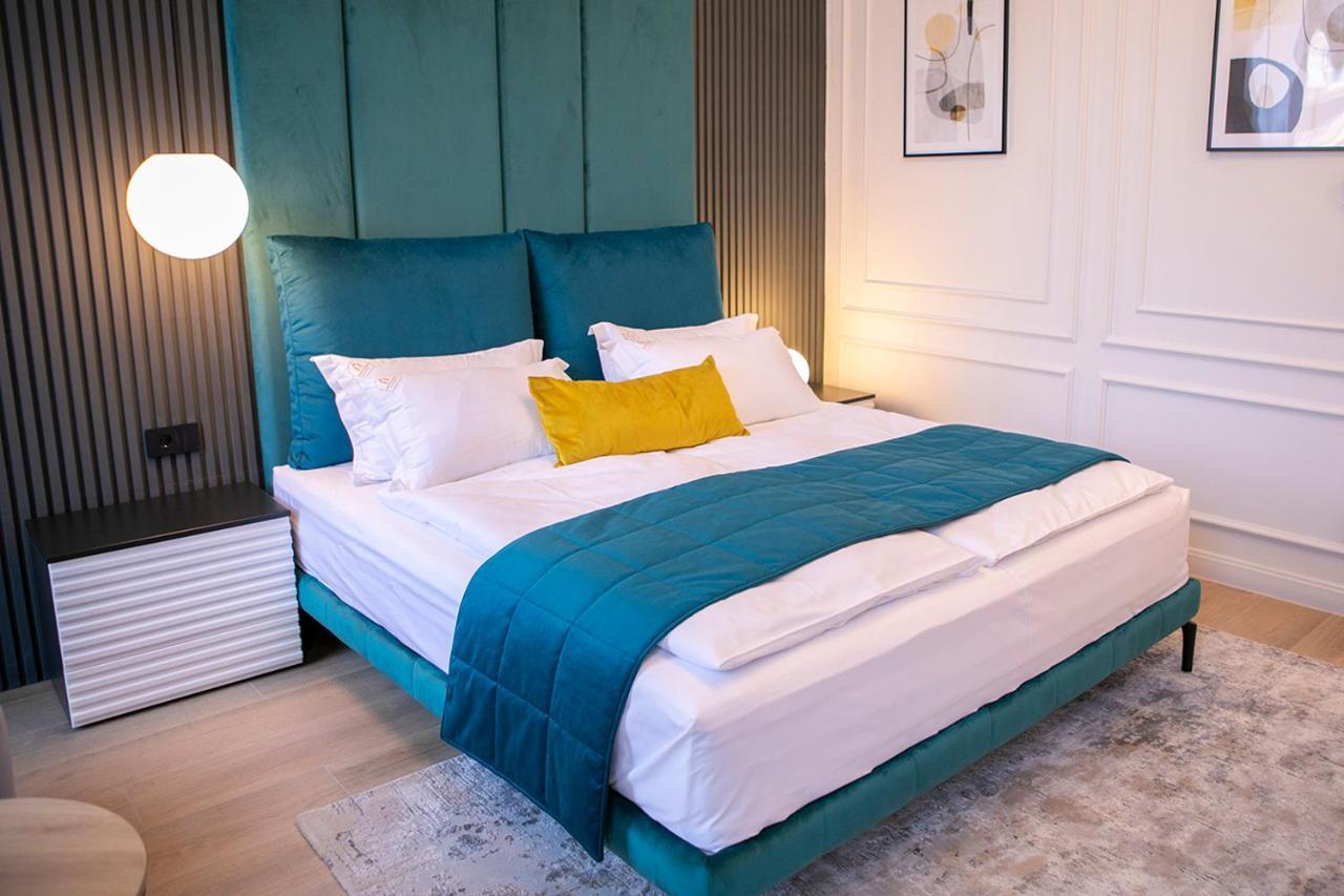 House Of Charles Hotell Carei Exteriör bild