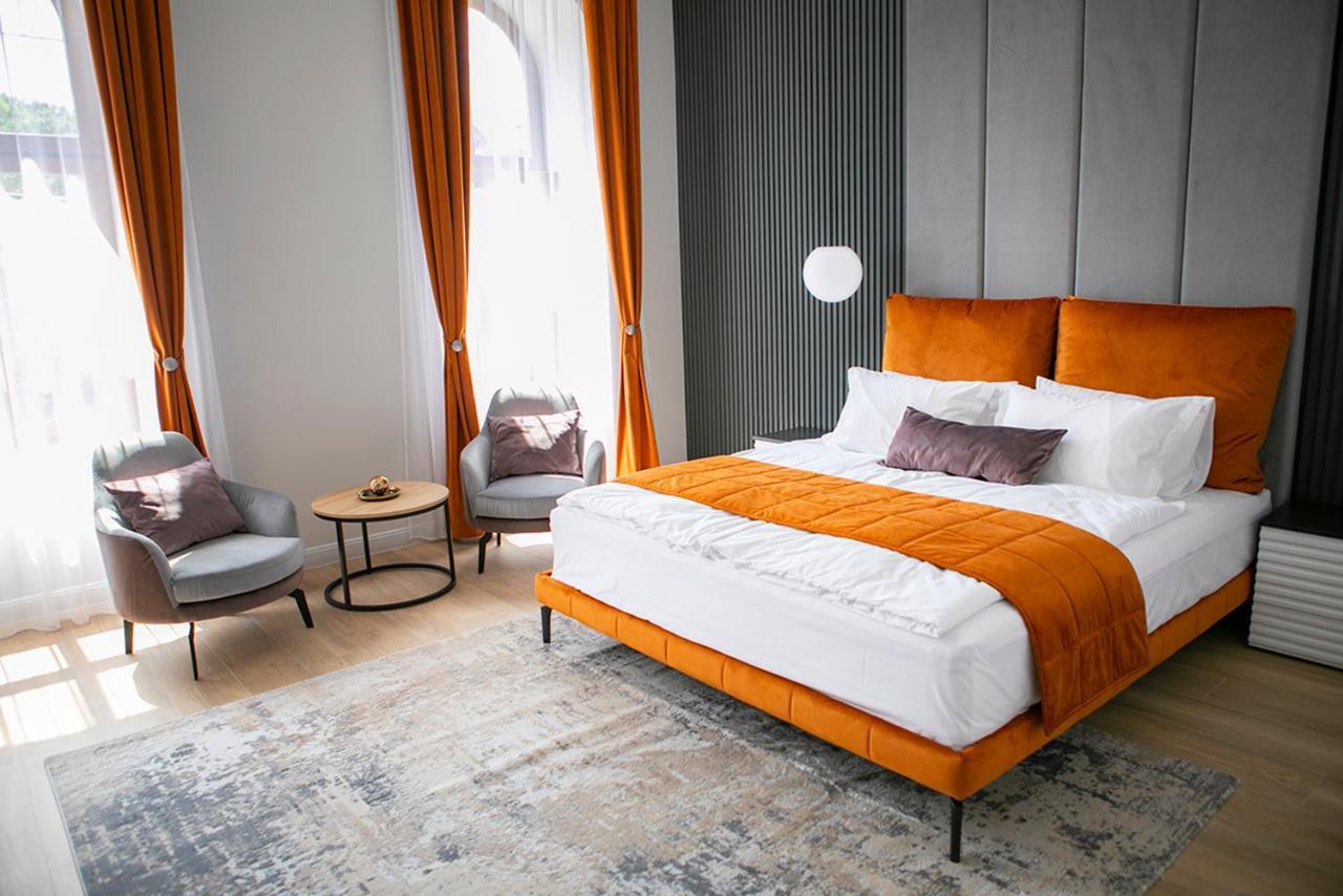 House Of Charles Hotell Carei Exteriör bild