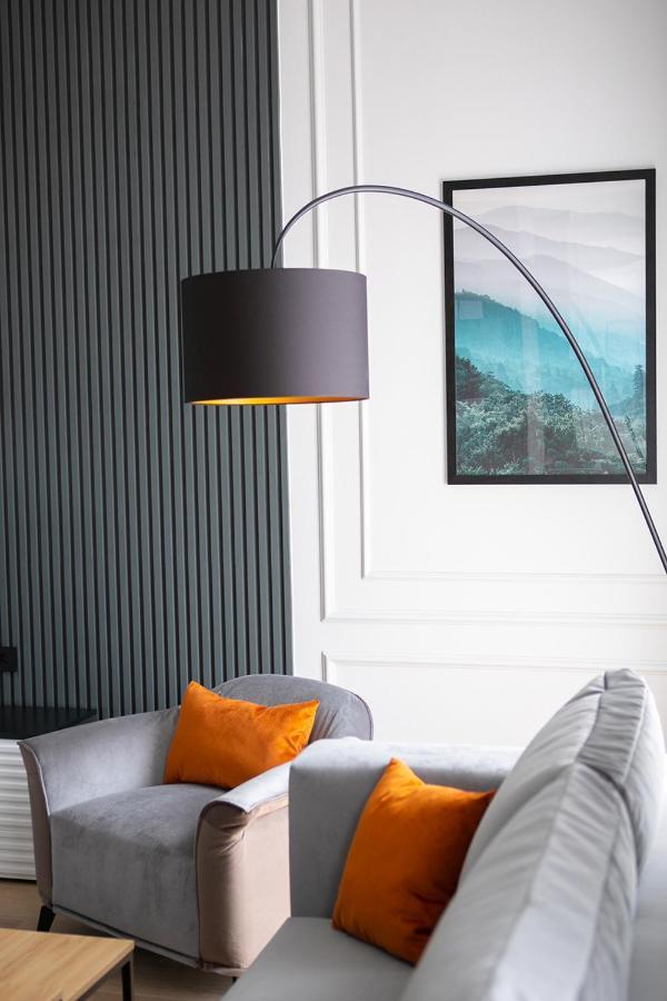 House Of Charles Hotell Carei Exteriör bild