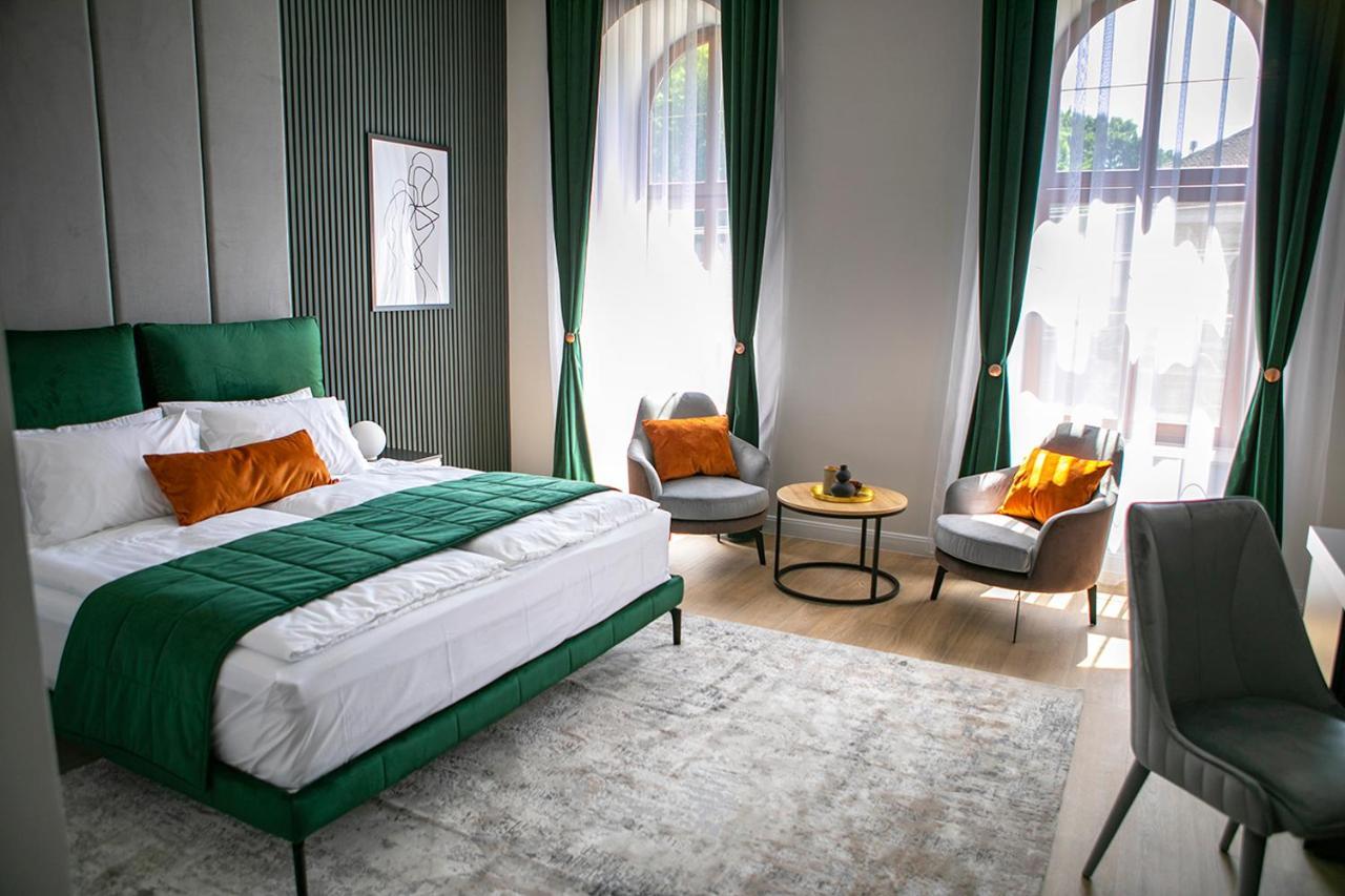 House Of Charles Hotell Carei Exteriör bild