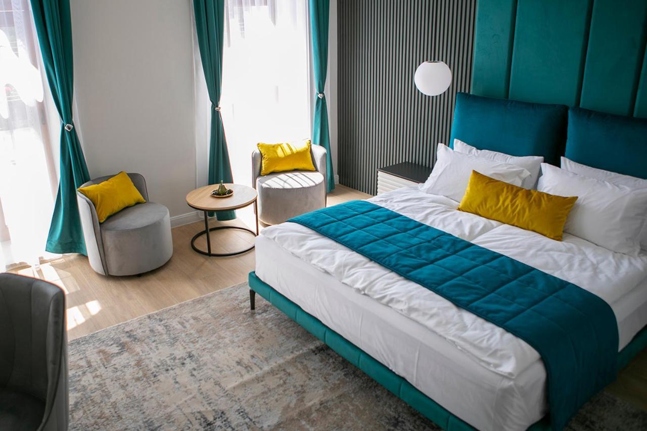 House Of Charles Hotell Carei Exteriör bild
