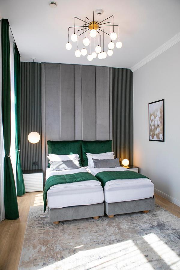 House Of Charles Hotell Carei Exteriör bild