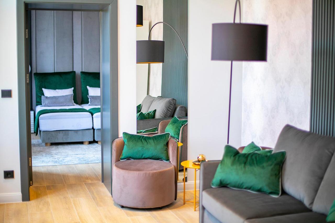 House Of Charles Hotell Carei Exteriör bild