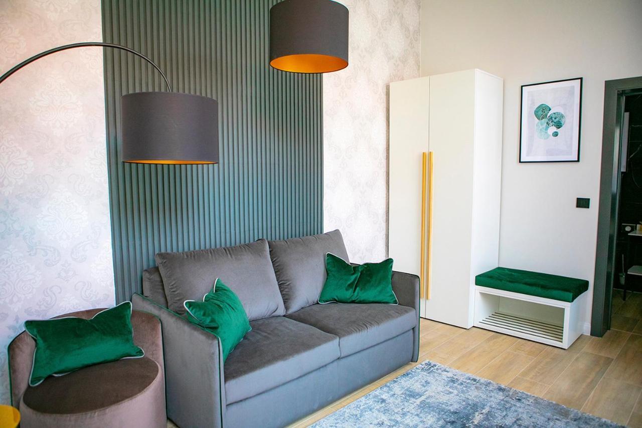 House Of Charles Hotell Carei Exteriör bild